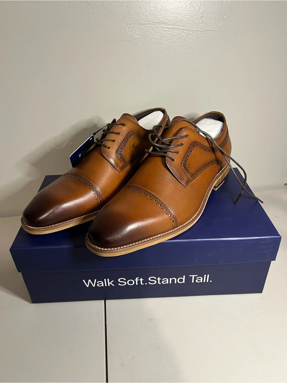 Men's Tan Brown Cap-Toe Derby Shoes - Picture 1 of 5